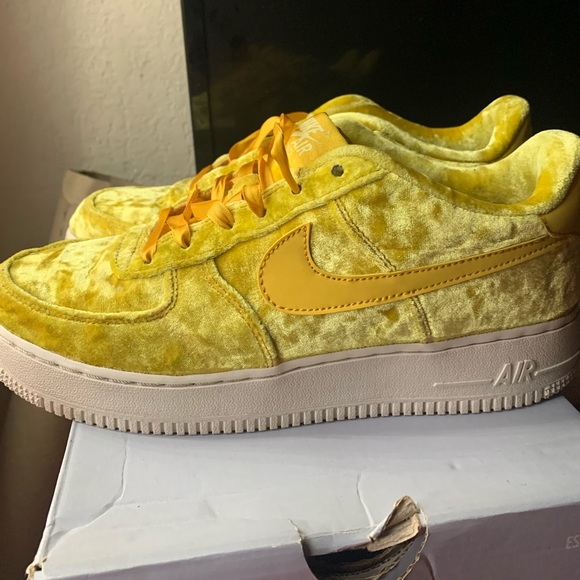 Air Force 1 LV8 GS Mineral Gold size 7Y - Picture 2 of 7